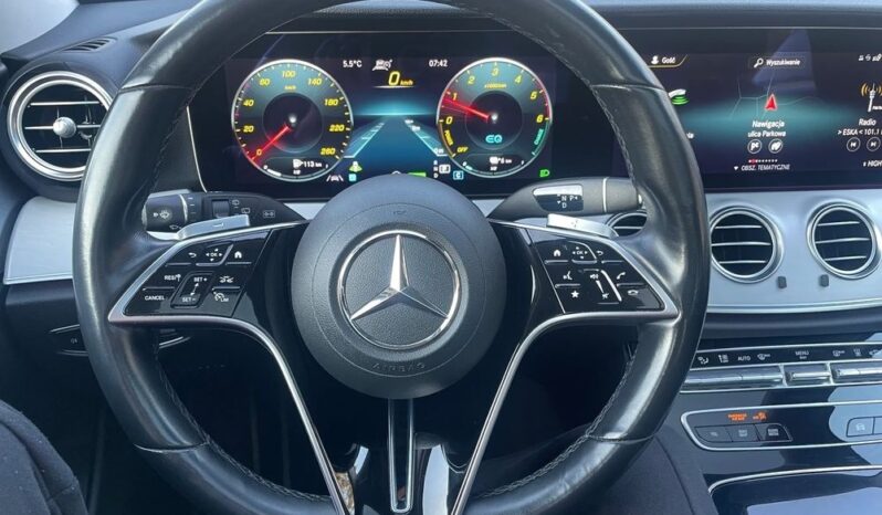 Mercedes-Benz Klasa E213 4Matic 300de full