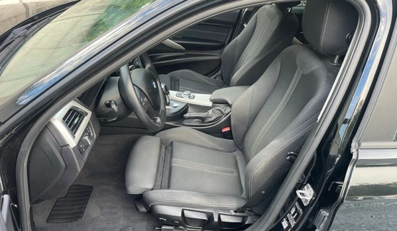 BMW Seria 3 318d Sport Line full