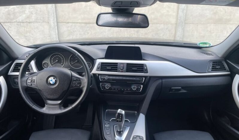 BMW Seria 3 318d Sport Line full