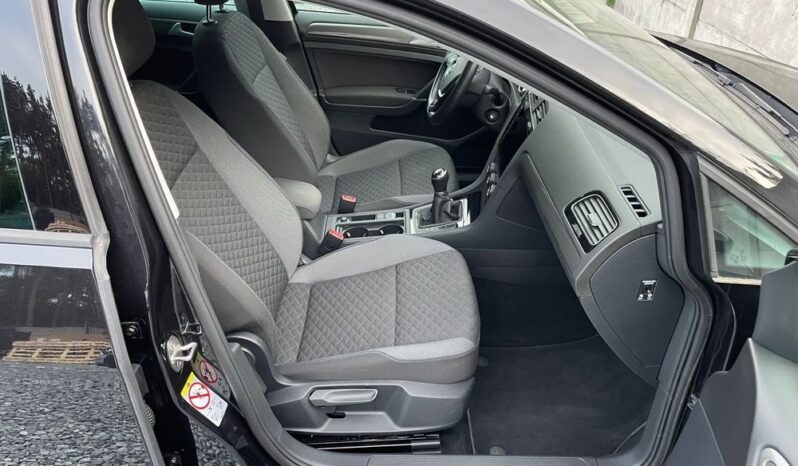 Volkswagen Golf full