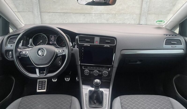 Volkswagen Golf full