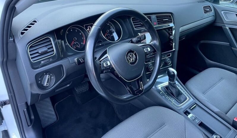 Volkswagen Golf full