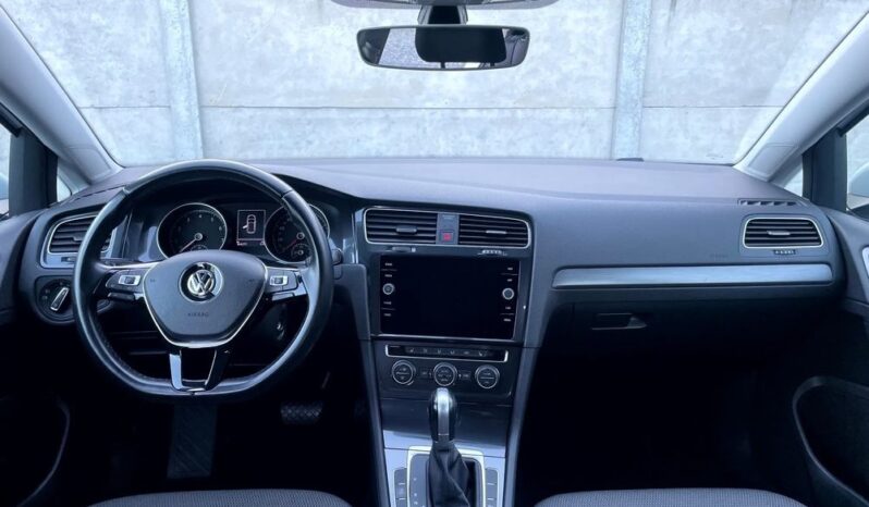 Volkswagen Golf full